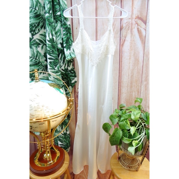 Vintage Victoria’s Secret longline lace slip dress - Picture 2 of 9